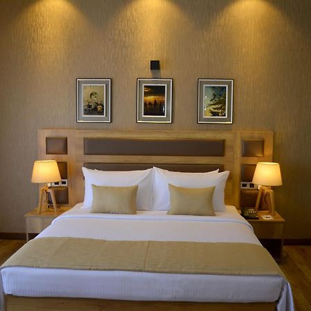 Belmont Boutique Hotel - Free Airport Shuttle Service 니곰보 객실 사진