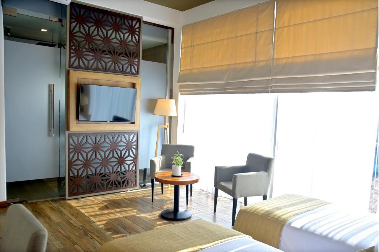 Belmont Boutique Hotel - Free Airport Shuttle Service 니곰보 객실 사진