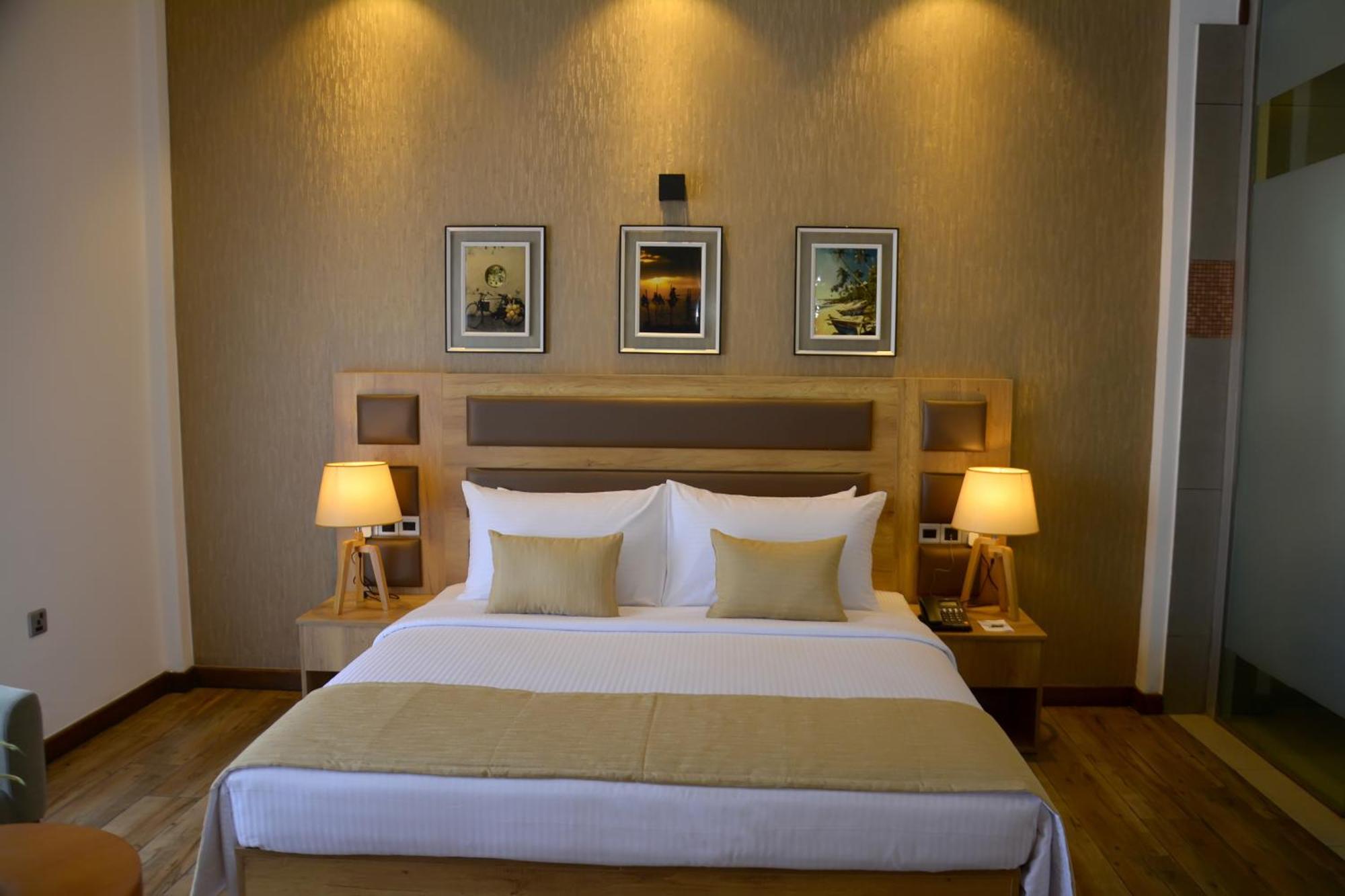 Belmont Boutique Hotel - Free Airport Shuttle Service 니곰보 객실 사진